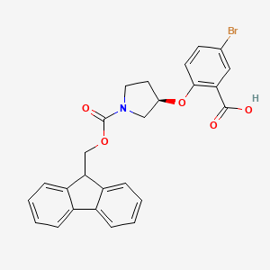molecular formula C26H22BrNO5 B8268358 (R)-2-((1-(((9H-Fluoren-9-yl)methoxy)carbonyl)pyrrolidin-3-yl)oxy)-5-bromobenzoic acid 