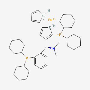 molecular formula C43H63FeNP2 B8270639 Iron(2+) cyclopenta-2,4-dien-1-ide 2-(dicyclohexylphosphanyl)-1-[(S)-[2-(dicyclohexylphosphanyl)phenyl](dimethylamino)methyl]cyclopenta-2,4-dien-1-ide (1/1/1) CAS No. 494227-38-2