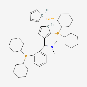 molecular formula C43H73FeNP2 B8270639 Iron(2+) cyclopenta-2,4-dien-1-ide 2-(dicyclohexylphosphanyl)-1-[(S)-[2-(dicyclohexylphosphanyl)phenyl](dimethylamino)methyl]cyclopenta-2,4-dien-1-ide (1/1/1) CAS No. 494227-38-2