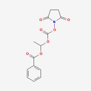 molecular formula C14H13NO7 B8465802 1-((((2,5-Dioxopyrrolidin-1-yl)oxy)carbonyl)oxy)ethyl benzoate CAS No. 918448-41-6