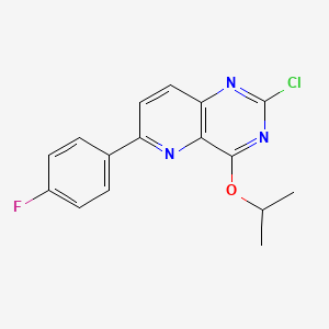 B8468934 2-Chloro-6-(4-fluorophenyl)-4-[(propan-2-yl)oxy]pyrido[3,2-d]pyrimidine CAS No. 917759-01-4