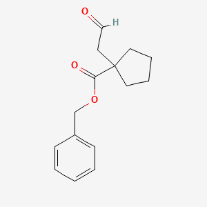 molecular formula C15H18O3 B8511468 1-(2-Oxo-ethyl)-cyclopentanecarboxylic acid benzyl ester 