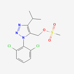 molecular formula C13H15Cl2N3O3S B8514840 (1-(2,6-Dichlorophenyl)-4-isopropyl-1H-1,2,3-triazol-5-yl)methyl methanesulfonate 