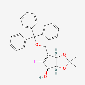 molecular formula C28H27IO4 B8522767 (3aS,4R,6aR)-5-Iodo-2,2-dimethyl-6-((trityloxy)methyl)-3a,6a-dihydro-4H-cyclopenta[d][1,3]dioxol-4-ol 