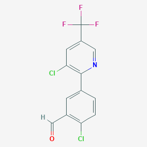molecular formula C13H6Cl2F3NO B8608327 2-Chloro-5-[3-chloro-5-(trifluoromethyl)pyridin-2-yl]benzaldehyde CAS No. 161949-80-0