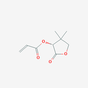 molecular formula C9H12O4 B008610 [(3R)-4,4-二甲基-2-氧代氧戊环-3-基]丙-2-烯酸酯 CAS No. 102096-60-6