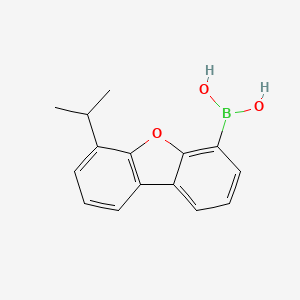 molecular formula C15H15BO3 B8614406 (6-Isopropyldibenzo[b,d]furan-4-yl)boronic acid 