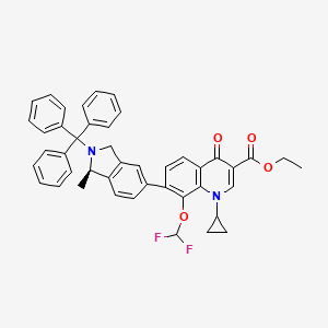 molecular formula C44H38F2N2O4 B8640877 1-Cyclopropyl-8-(difluoromethoxy)-7-[(1R)-1-methyl-2-tritylisoindoline-5-yl]-4-oxo-1,4-dihydroquinoline-3-carboxylic acid ethyl ester CAS No. 194804-45-0