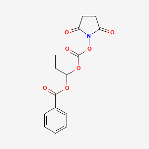 molecular formula C15H15NO7 B8666493 1-((((2,5-Dioxopyrrolidin-1-yl)oxy)carbonyl)oxy)propyl benzoate CAS No. 918448-48-3