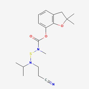molecular formula C18H25N3O3S B8697032 Carbamic acid, (((2-cyanoethyl)(1-methylethyl)amino)thio)methyl-, 2,3-dihydro-2,2-dimethyl-7-benzofuranyl ester CAS No. 82560-72-3