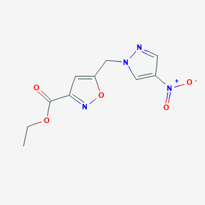 molecular formula C10H10N4O5 B8768514 ethyl 5-[(4-nitro-1H-pyrazol-1-yl)methyl]-1,2-oxazole-3-carboxylate 