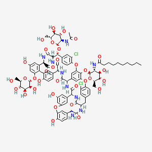 (1S,2R,19R,22R,34S,37R,40R,52R)-2-[(2R,3R,4R,5S,6R)-3-acetamido-4,5-dihydroxy-6-(hydroxymethyl)oxan-2-yl]oxy-22-amino-5,15-dichloro-64-[(2S,3R,4R,5S,6R)-3-(decanoylamino)-4,5-dihydroxy-6-(hydroxymethyl)oxan-2-yl]oxy-26,31,44,49-tetrahydroxy-21,35,38,54,56,59-hexaoxo-47-[(2R,3S,4S,5S,6R)-3,4,5-trihydroxy-6-(hydroxymethyl)oxan-2-yl]oxy-7,13,28-trioxa-20,36,39,53,55,58-hexazaundecacyclo[38.14.2.23,6.214,17.219,34.18,12.123,27.129,33.141,45.010,37.046,51]hexahexaconta-3,5,8,10,12(64),14,16,23(61),24,26,29(60),30,32,41(57),42,44,46(51),47,49,62,65-henicosaene-52-carboxylic acid