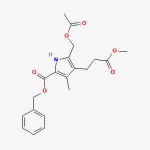molecular formula C20H23NO6 B8796516 Benzyl 5-[(acetyloxy)methyl]-4-(3-methoxy-3-oxopropyl)-3-methyl-1H-pyrrole-2-carboxylate 